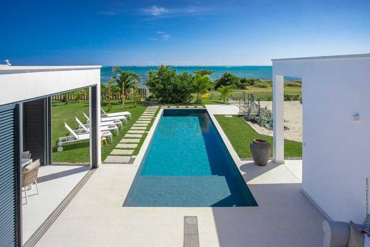 Location de vacances pour 9 personnes, avec jardin ainsi que piscine et jacuzzi dans Plage du Grand Macabou