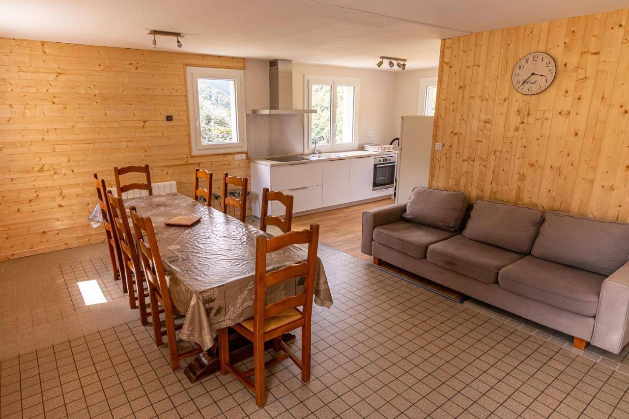 Appartement entier, Apartment with Mountain View in Gèdre, Parc national des Pyrénées