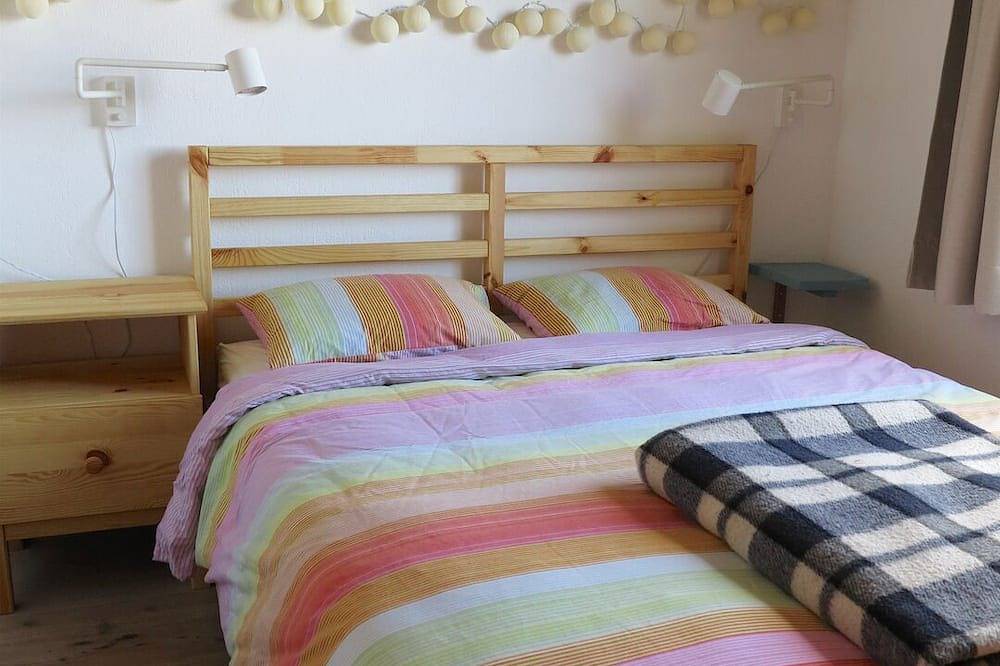 Alojamiento tranquilo y acogedor con excelentes vistas y un hermoso jardín. in Cascalho de Cima, Cedros