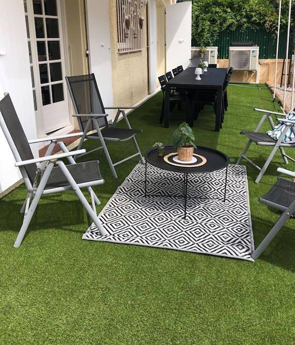 Location de vacances pour 10 personnes, avec terrasse et jardin à Théza - 2