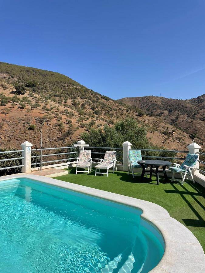 Casa rural para 13 personas, con piscina además de vistas y jardín, Se admiten mascotas en Casabermeja - 3