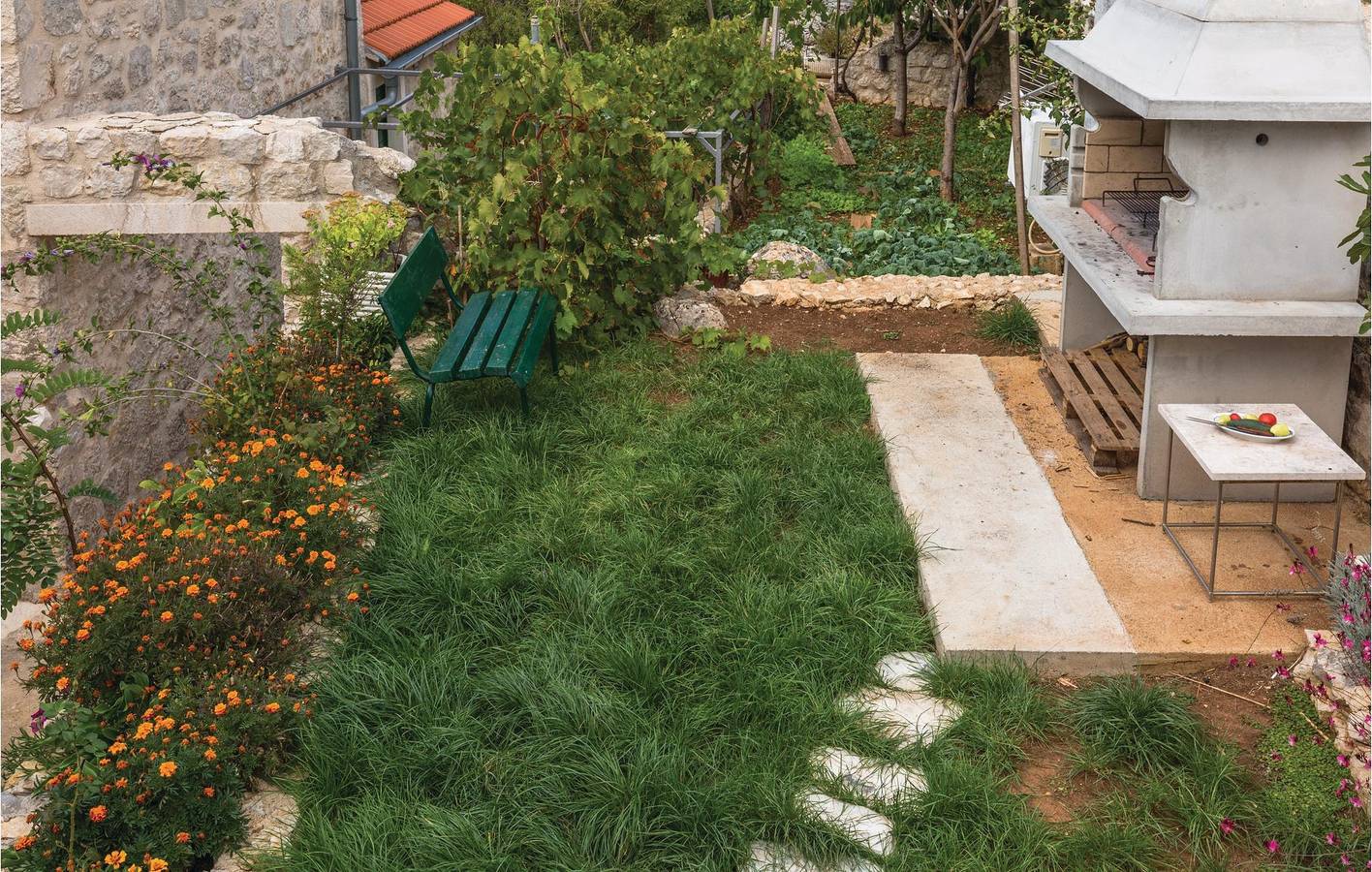 Entire vacation apartment, Vacation apartment for 6 people with terrace in Makarska Riviera