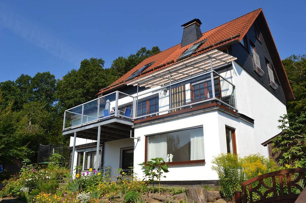 Ferienhaus mit Tolles Aussicht in ruhige Lage in Bromskirchen, Waldecker Land