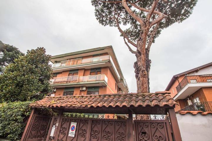 Appartamento per 3 persone, con balcone e panorama, adatto a famiglie con bambini a Marino
