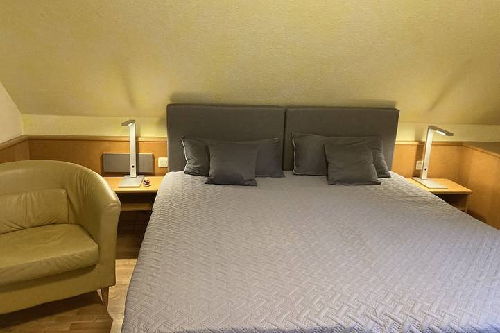 Ganze Wohnung, Ferienhaus/Wohnung auf dem Eltenberg,4 Badezimmer, Terrasse am Wald gelegen in Elten, Emmerich