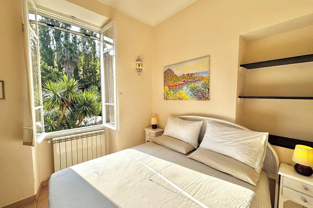 Appartamento intero, Villa in città I 6 ospiti I Mare 5 min I Giardino in Vallecrosia, Riviera di Ponente