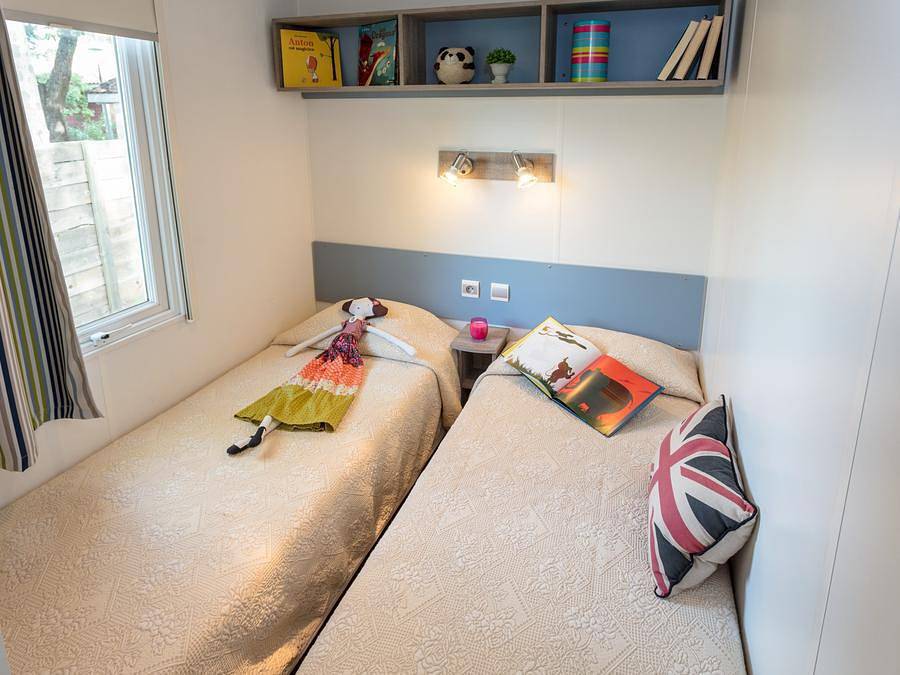 Camping Les Rives du Luberon - Mobilhome 6 personas - Mobil-home | Classic Xl | 3 Dormitorios | 6 Pers. | Terraza elevada | Aire acondicionado. in Cheval-Blanc, Parque natural regional del Luberon
