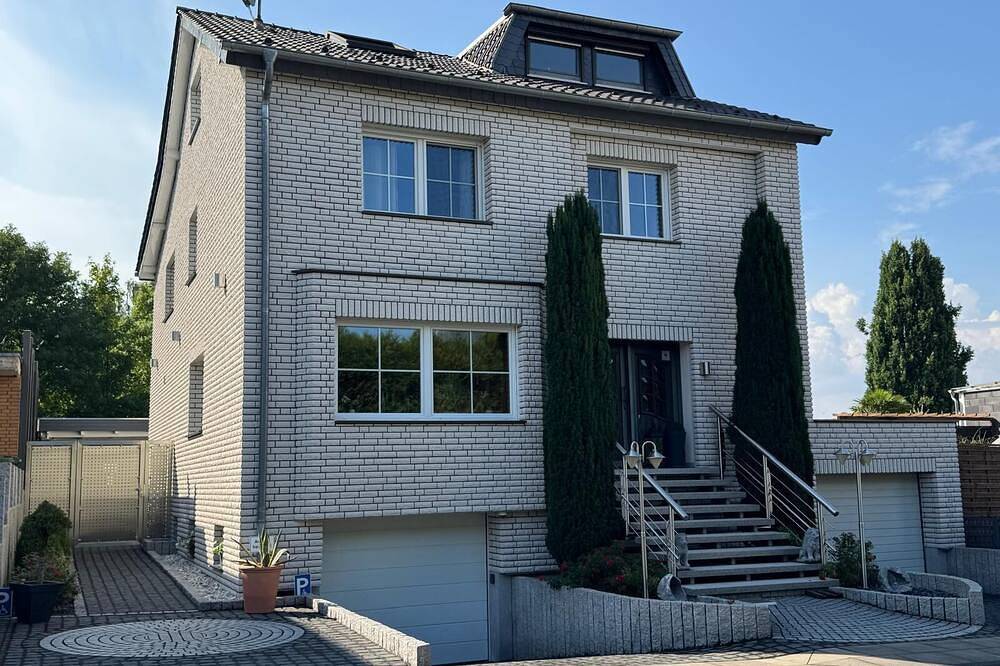 Ganze Wohnung, Ferienwohnung  mit 85 m² und Wintergarten am Fuße der Tomburg in Rheinbach, Rhein-Sieg-Kreis