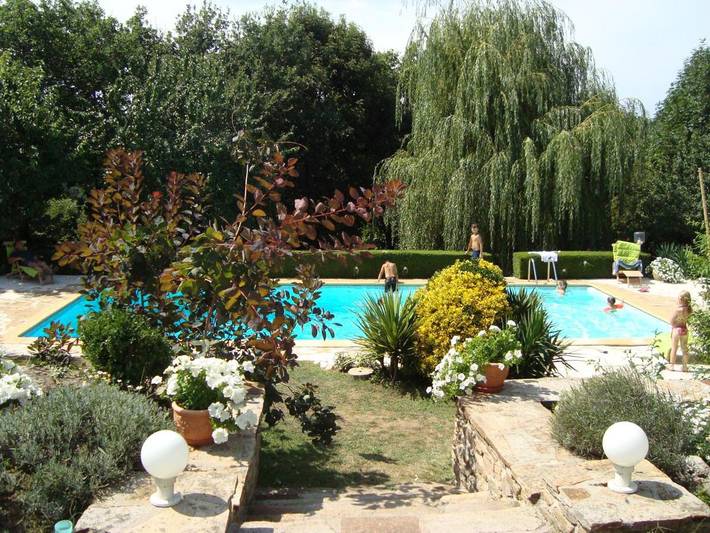 Gîte pour 2 personnes, avec jardin ainsi que terrasse et piscine dans Flavin