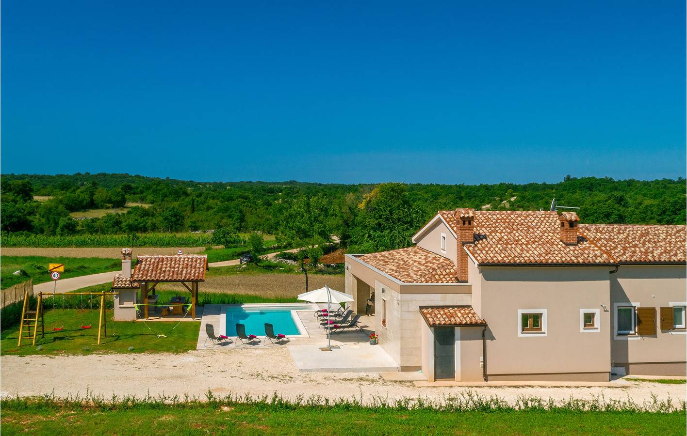 Geräumige 2-Zimmer-Wohnung mit Pool, WLAN und Parkplatz in der Nähe von Vorichi in Barban, Südküste Istrien