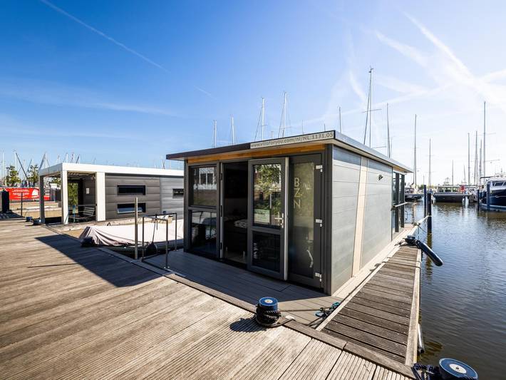 Woonboot voor 4 personen, met Terras en Zwembad in Volendam