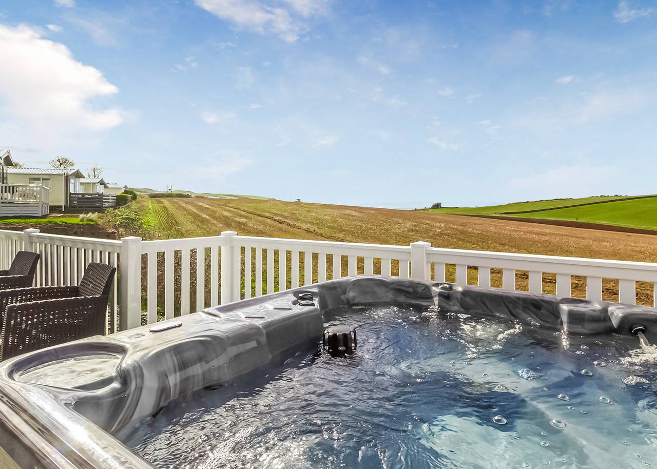 Jura Lodge with Hot Tub in Firth Of Clyde
