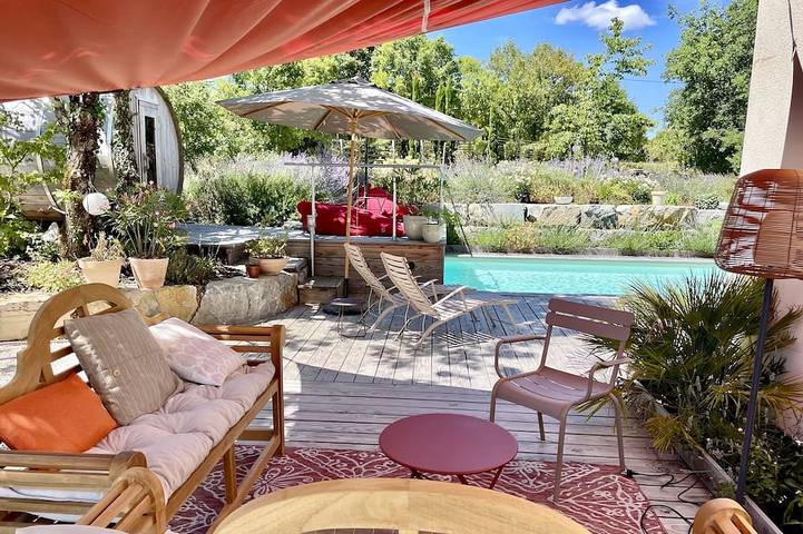 Location de vacances pour 10 personnes, avec Balcon et Jacuzzi ainsi que Jardin et Sauna à Labastide-Marnhac