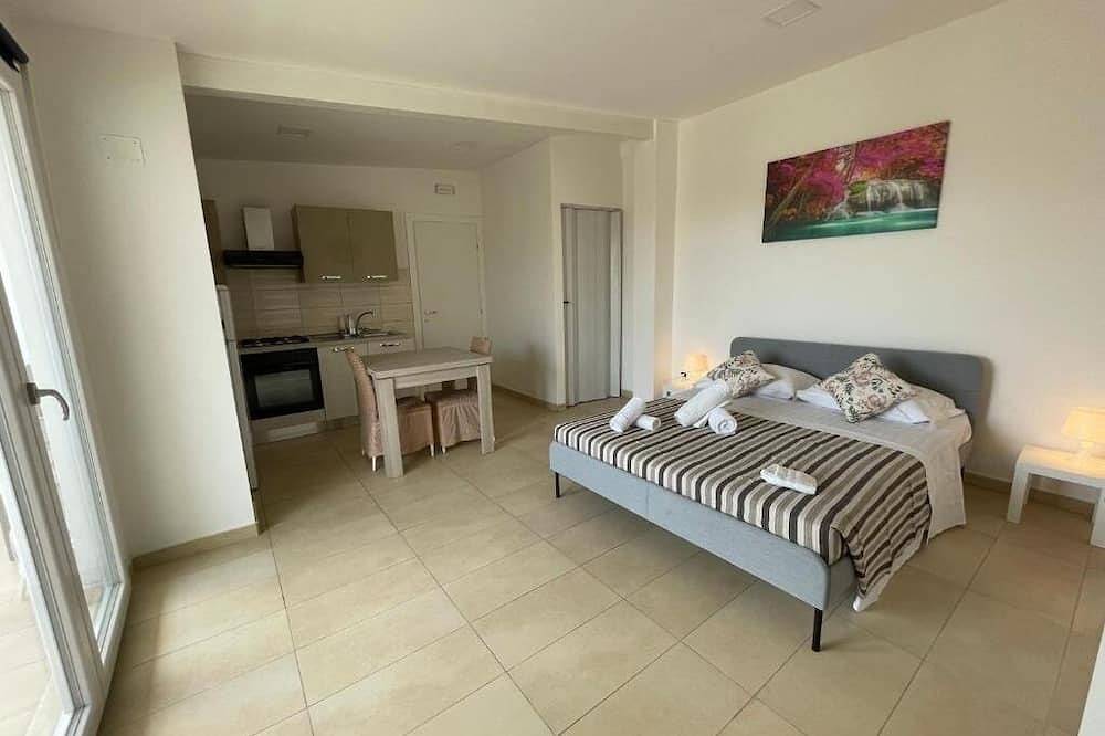 Apartamento entero, -Dimartino Home-Double Room with Balcony (2 Adults + 1 Child) in Pachino, Provincia de Siracusa