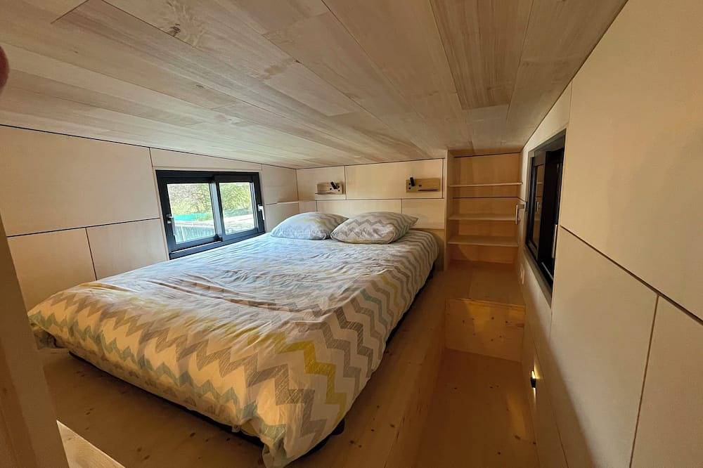Julie and Nicolas' Tiny House in Avanton, Vienne