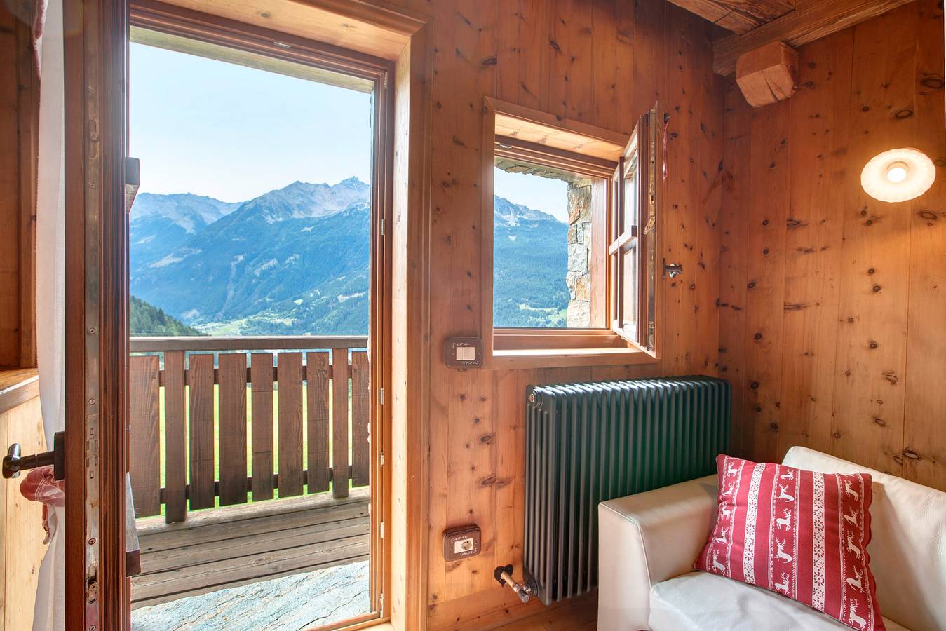 Geheel appartement, Appartement 'Chalet Del Cuore' met Uitzicht op de Bergen, Privétuin en Wi-Fi in San Pietro (Valdisotto), Valdisotto