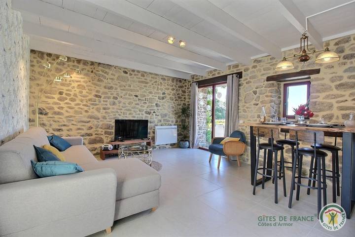 Gîte pour 2 personnes, avec Jacuzzi et Terrasse ainsi que Jardin et Vue à Ploumagoar
