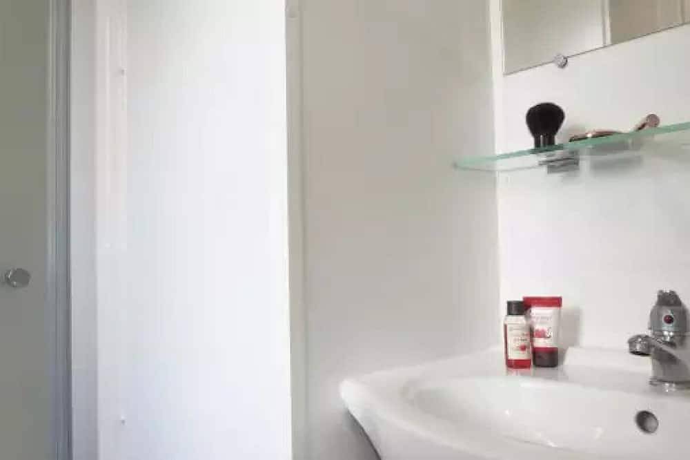 Zecamping 3 étoiles pet friendly locatif Tv 26m2 6 pers in La Bergerie, Hyeres
