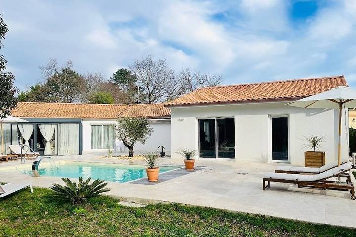 Villa pour 9 personnes, avec jardin et terrasse, animaux acceptés