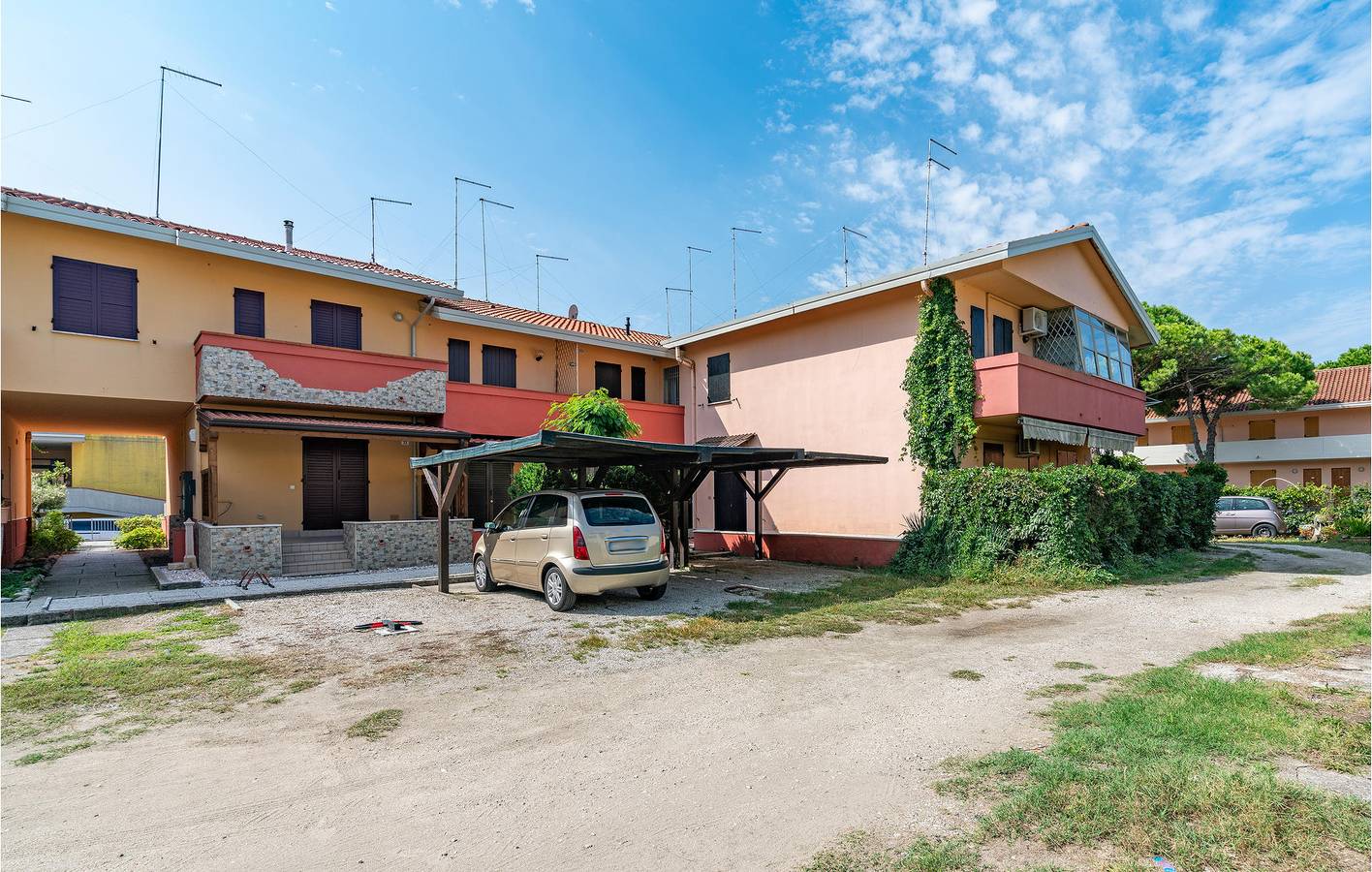 Beachfront Ground Floor Apartment with AC and Parking in Rosolina Mare, Polesine