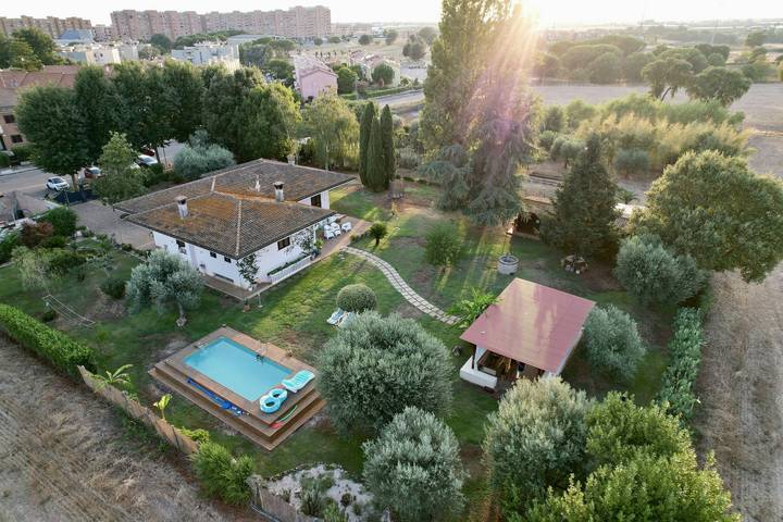 Casa vacanza per 6 persone, con Terrazza e Giardino a Foce Verde