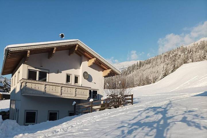 Ferienhaus für 6 Personen, mit Pool und Terrasse im Zillertal