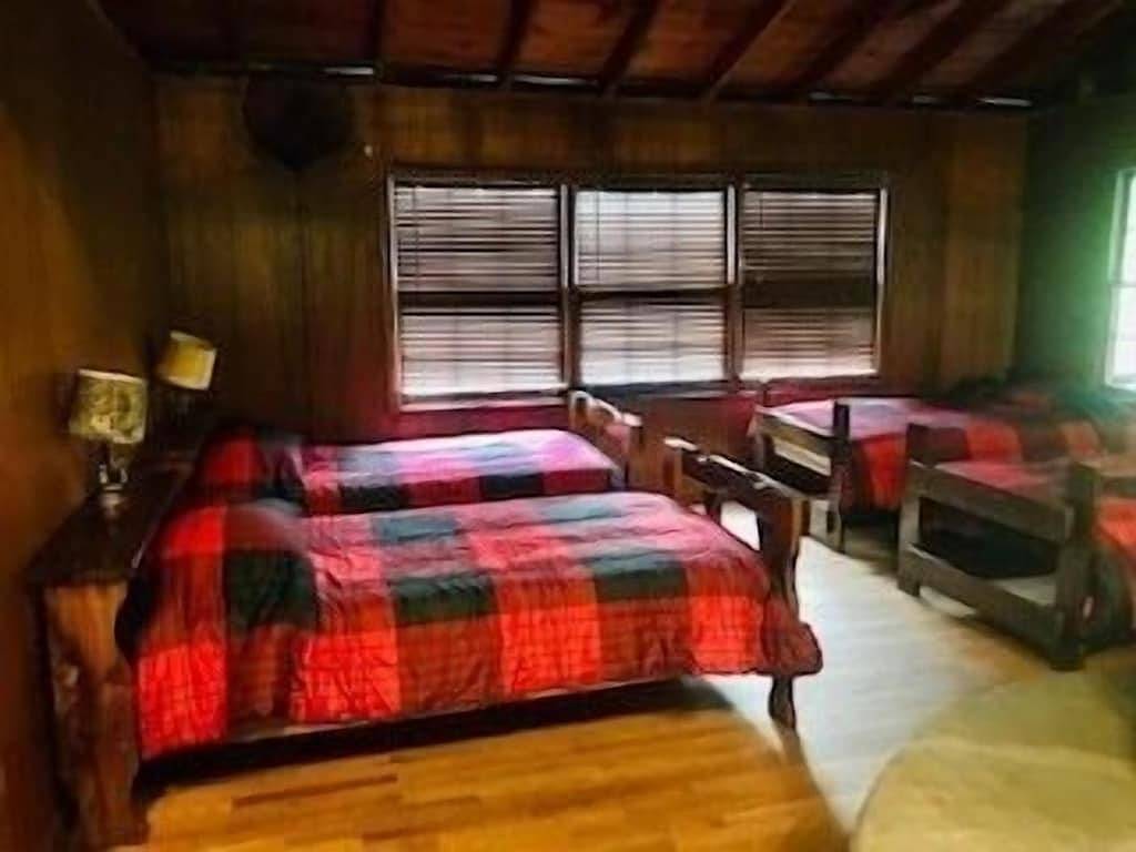 Lodge for 12 Guests in Indiana, USA