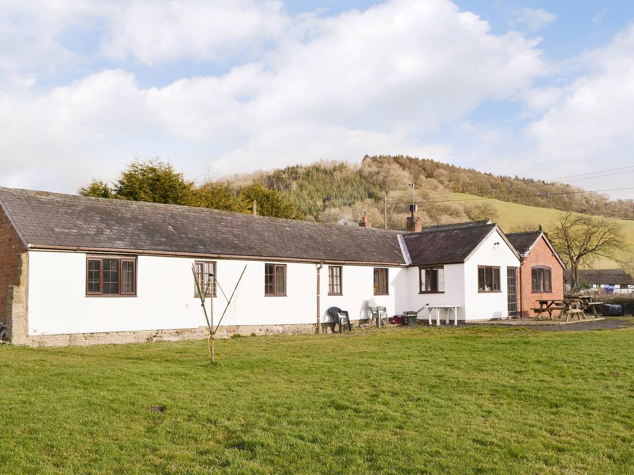 Holiday Rental for 12 People in Shropshire, Midlands