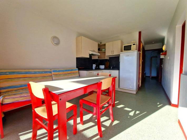 Gîte pour 4 personnes, avec vue ainsi que balcon et piscine à Souraïde - 2