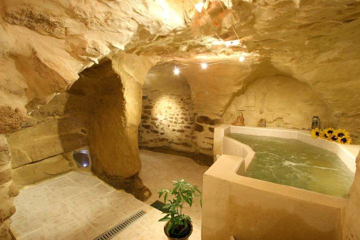 Chambre d’hôte pour 6 personnes, avec Jacuzzi ainsi que Jardin et Sauna à Comps (Rhône-Alpes)
