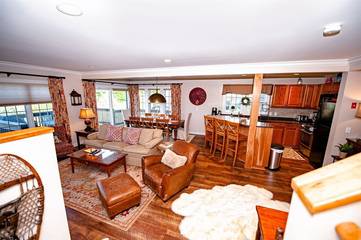 Vacation Home for 8 Guests in Stowe, Stowe Mountain, Picture 2
