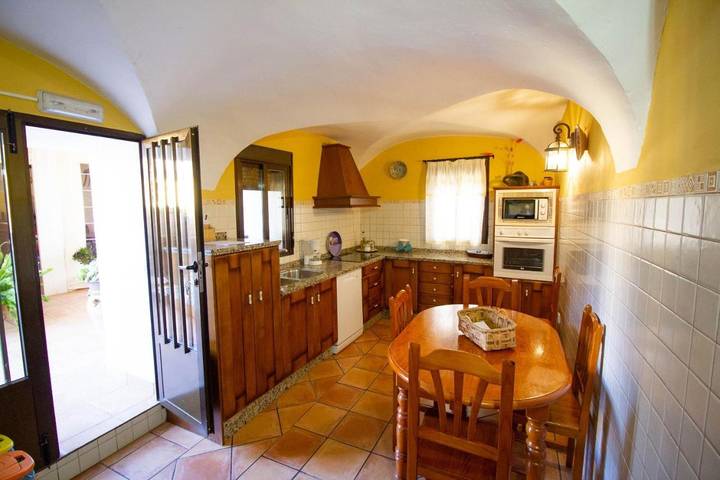 Casa rural para 6 personas, con piscina y jardín en Sierra de Montánchez - 4