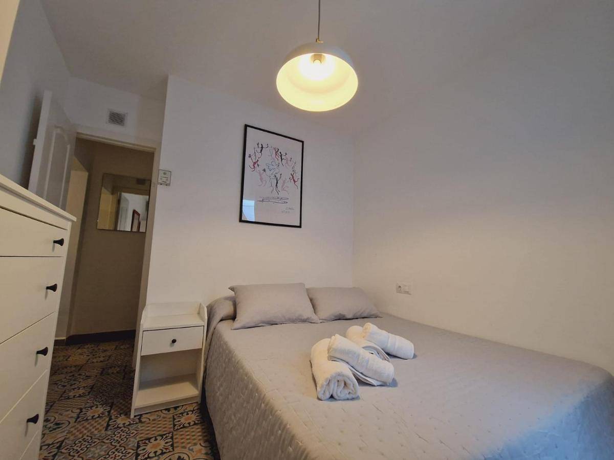 Ganze Wohnung, Beachfront Apartment on 1st Line in Playa del Palo, Malaga