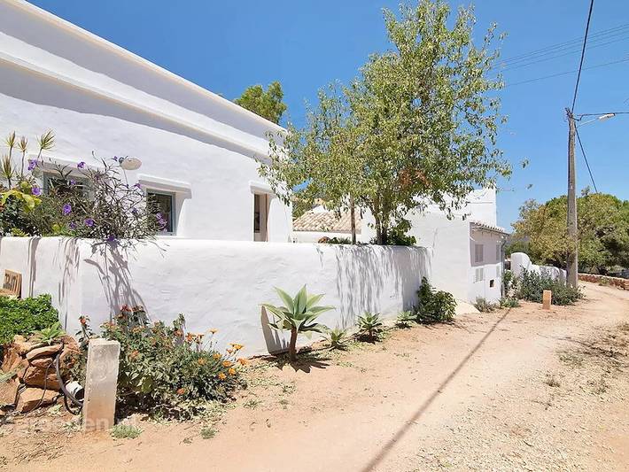 Location de vacances pour 16 personnes, avec balcon/terrasse et terrasse ainsi que vue sur le lac et piscine à Moncarapacho