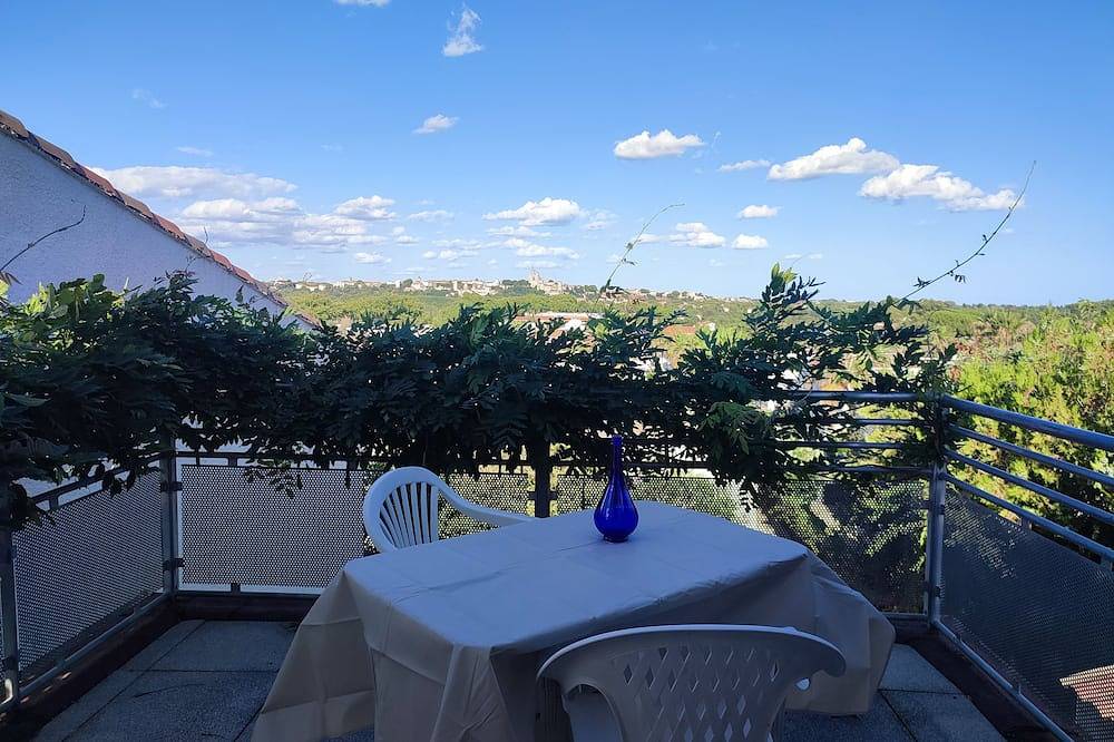 Appartement entier, Studio avec grande terrasse 9m² vue exceptionnelle, 5 min écluses de Fonséranes in Béziers, Côte d'Améthyste