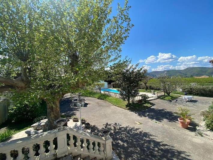 Location de vacances pour 17 personnes, avec jardin et terrasse ainsi que vue et piscine à Loriol-sur-Drôme - 2