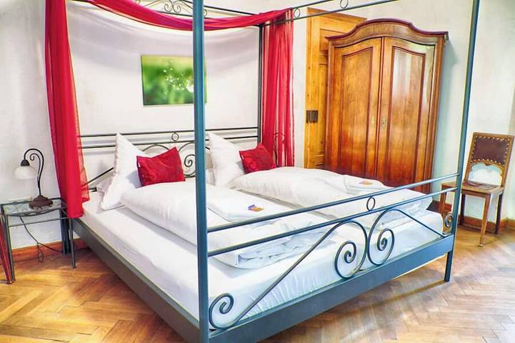 Ganze Wohnung, Ritterliche Ferienwohnung (65 m2) im Ferienschloss in Markt Nordheim, Steigerwald