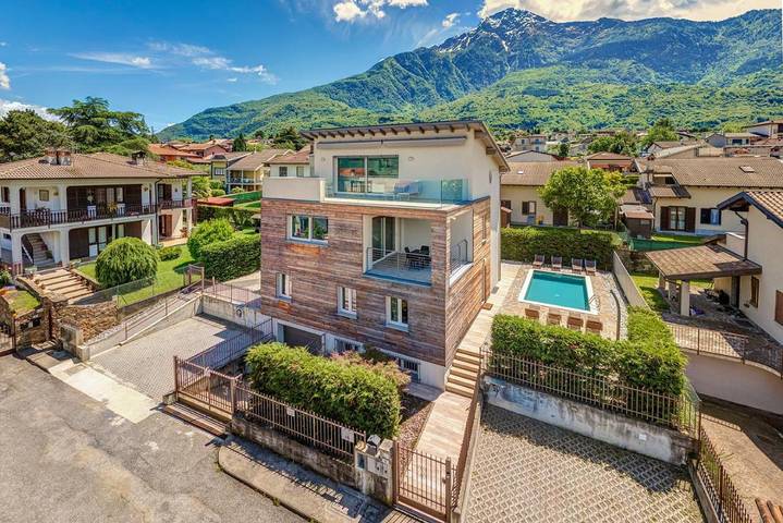 Ferienhaus für 10 Personen, mit Balkon und Terrasse sowie Garten und Pool