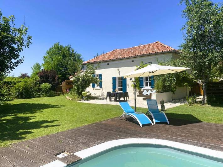 Maison de campagne pour 4 personnes, avec piscine ainsi que vue et jardin à Sorges - 3