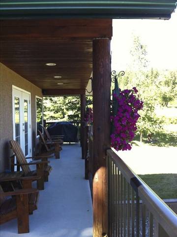 Cottage for 5 People in Shuswap Lake, Canadian Rocky Mountains, Photo 2