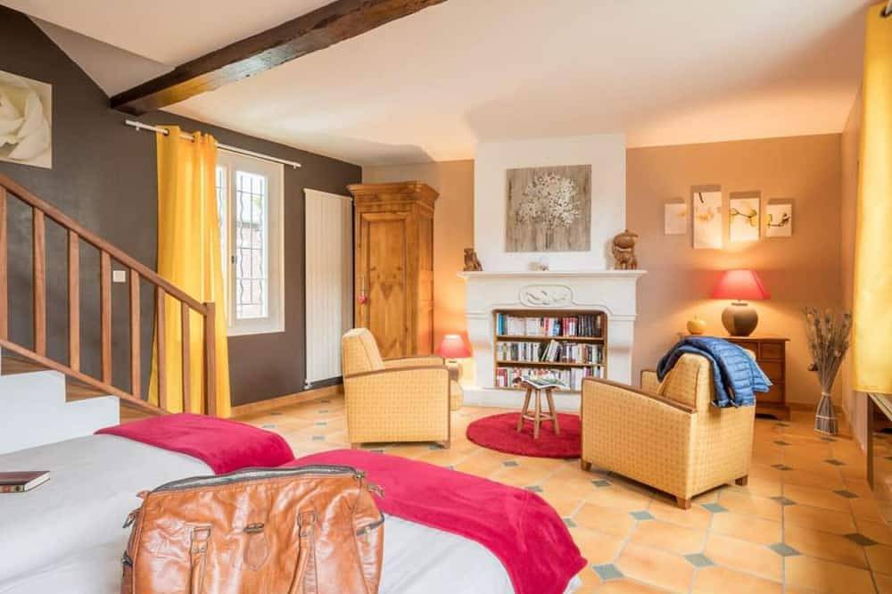 Les chèvrefeuilles 6 personnes 3 ch 150m2 in Jonquières (Oise), Oise