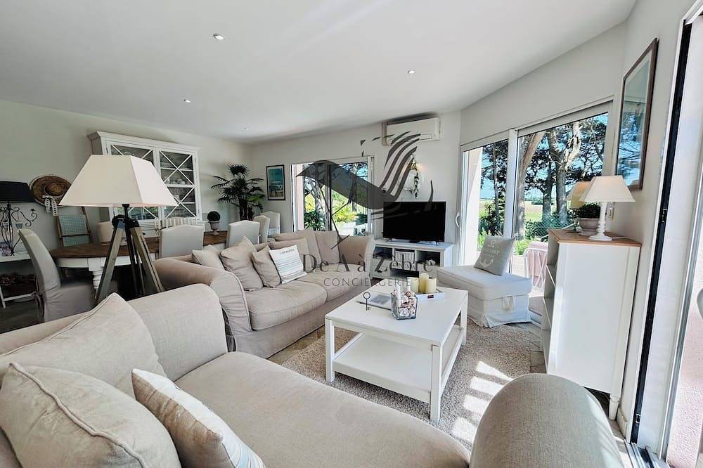 4* villa with pool & sea view in Port-des-Barques, Region de Rochefort