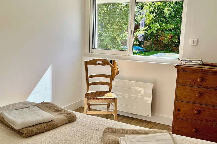 Location de vacances pour 2 personnes, avec terrasse ainsi que jacuzzi et jardin à Montséret - 3