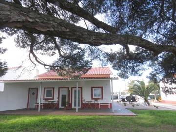 Gîte pour 3 personnes, avec jardin dans Pinhal Novo