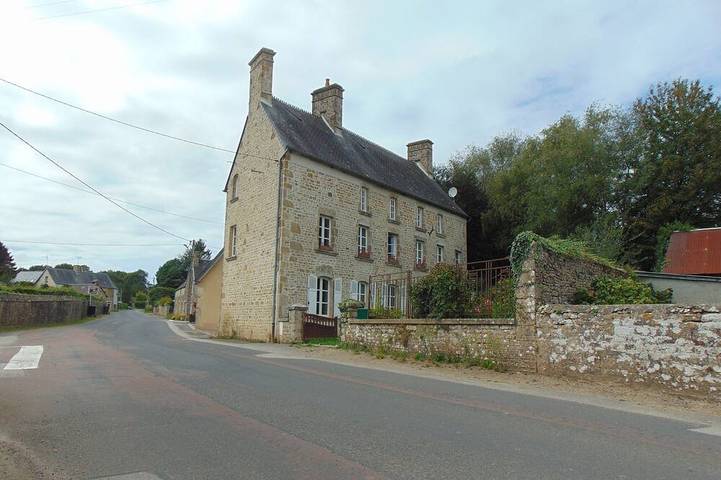 Location de vacances pour 6 personnes, avec jardin et terrasse, animaux acceptés à Vindefontaine