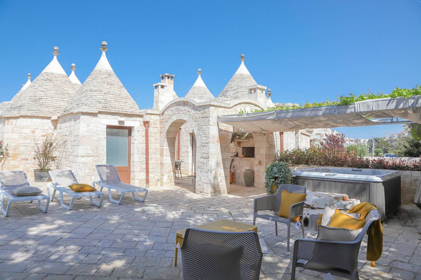 Appartement entier, Country Trullo Rosso With Jacuzzi Alberobello in Locorotondo, Province de Bari