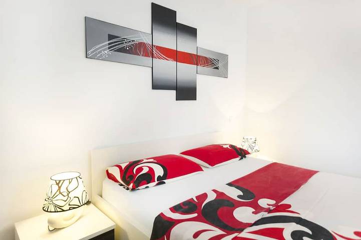 Neues Haus Freeda **** mit Whirlpool, Wifi, 4 Fahrräder im Preis, Grill, Kinderspielplatz in Pula-Medulin, Vintijan