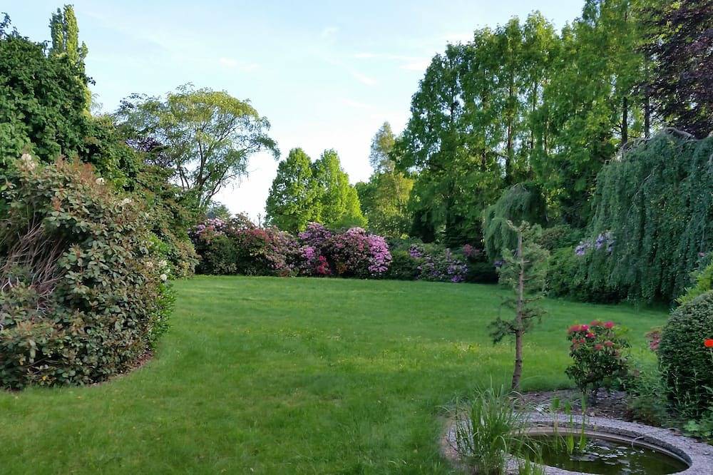 Ganze Wohnung, Ferienwohnung Morgensonne im Landsitz mit großartigem Garten in Westerstede, Ammerland