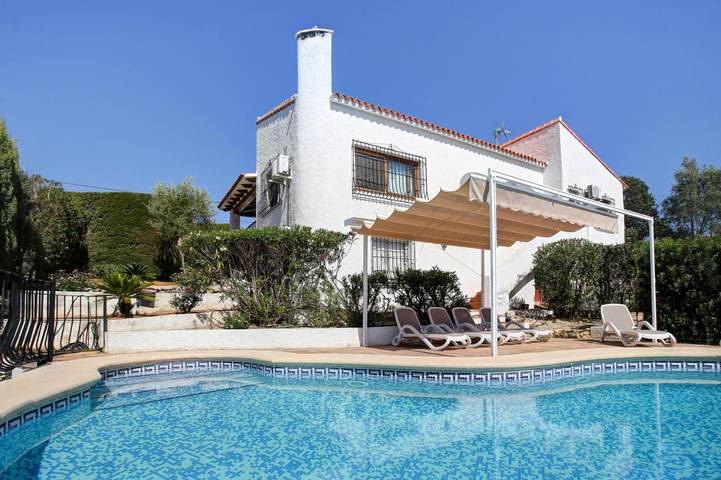 Chalet para 6 personas, con terraza además de vistas y piscina - 1