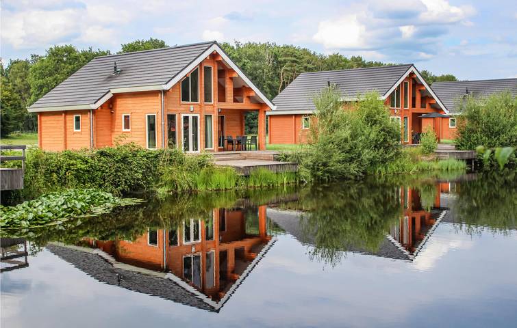 Vakantiehuis voor 5 personen, with Terras and Whirlpool as well as Sauna and Uitzicht op het meer in Heel